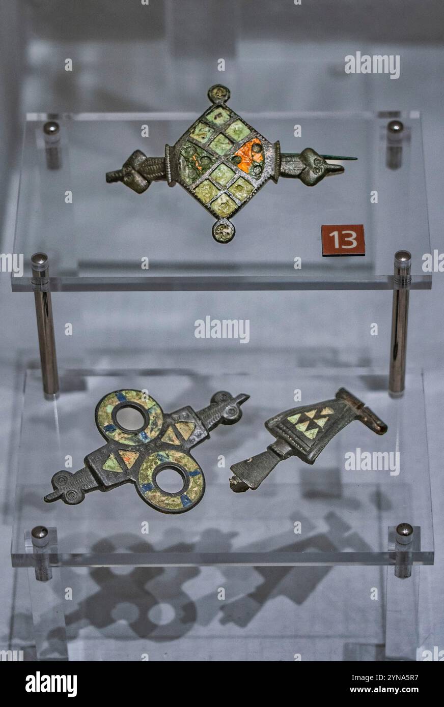 France, Calvados, Caen, Musée de Normandie au Château de Caen, péroné en bronze avec décoration émaillée, 1er au 4ème siècle Banque D'Images