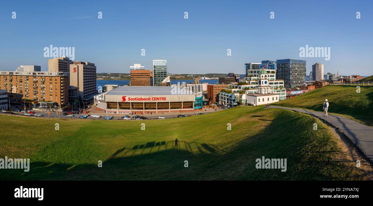 Canada, province de la Nouvelle-Écosse, Halifax, centre-ville de la Citadelle, de la Tour de l'horloge et du Scotiabank Sports Centre Banque D'Images