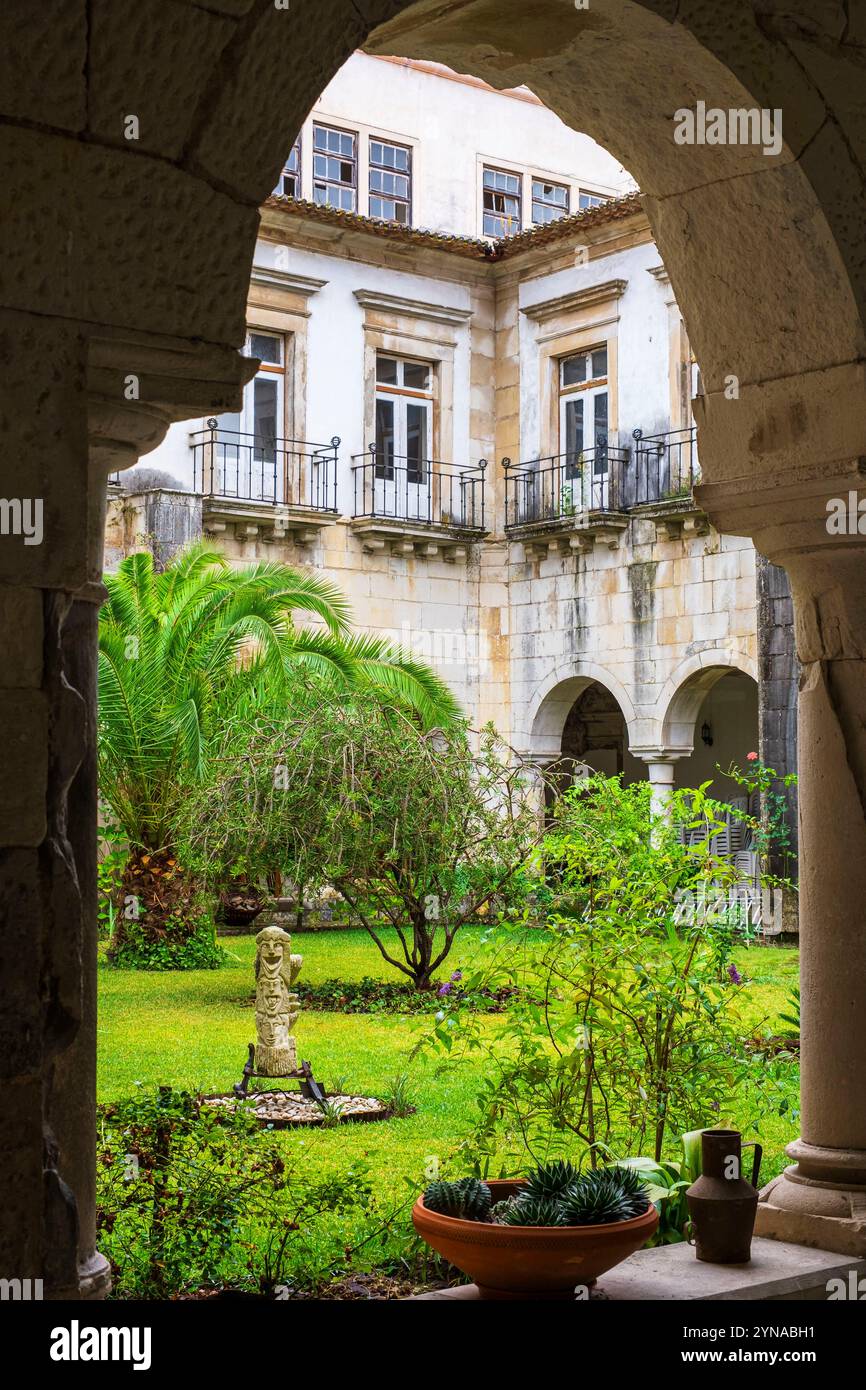 Portugal, région centrale, Coimbra, Rua da Sofia, Collège de grâce du XVIe siècle (Colégio da Graça) ou église notre-Dame de grâce, partie de l'Université de Coimbra-Alta et Sofia complexe, un site du patrimoine mondial de l'UNESCO Banque D'Images