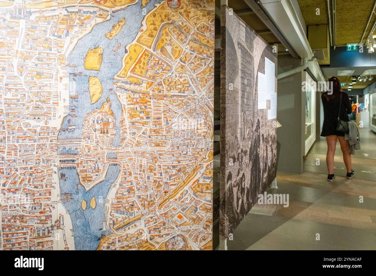 France, Paris, notre Dame de Paris, la crypte archéologique, illustration de Paris au moyen âge Banque D'Images