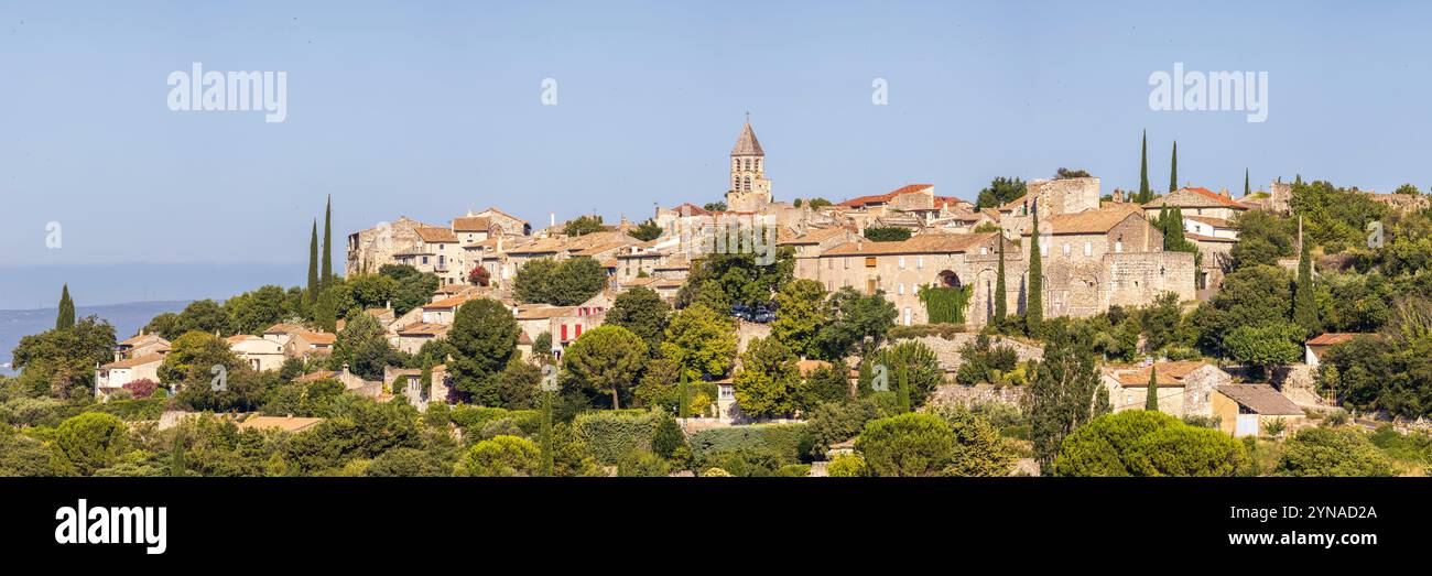 France, Drôme, Drôme provençale, la Garde-Adhémar, labellisée les plus Beaux villages de France, le village et le clocher octogonal de l'église Saint-Michel Banque D'Images