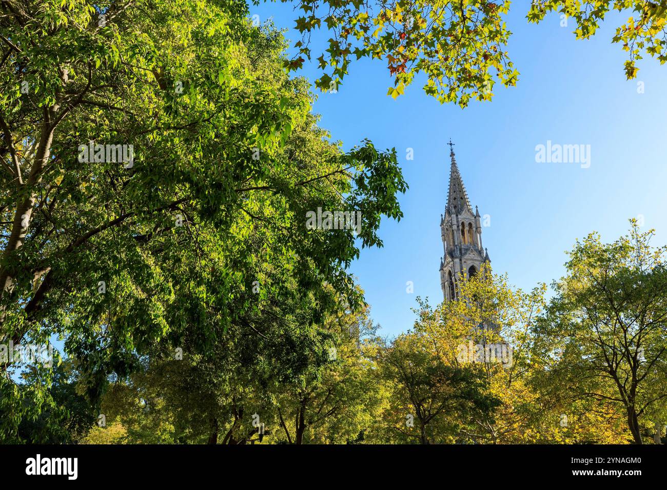 France, Gard (30), Nîmes, esplanade du général de Gaulle, eglise Sainte Perpetue Banque D'Images
