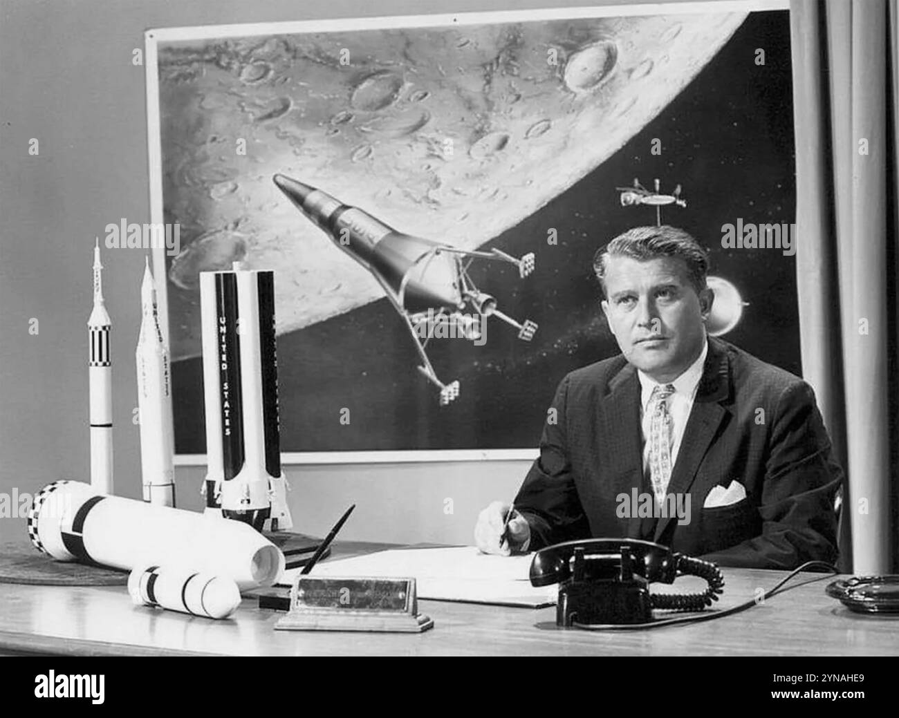 Wener von BRAUN (1912-1977) ingénieur aérospatial germano-américain, directeur du Centre de vol spatial de la NASA en mai 1964. Photo : NASA Banque D'Images