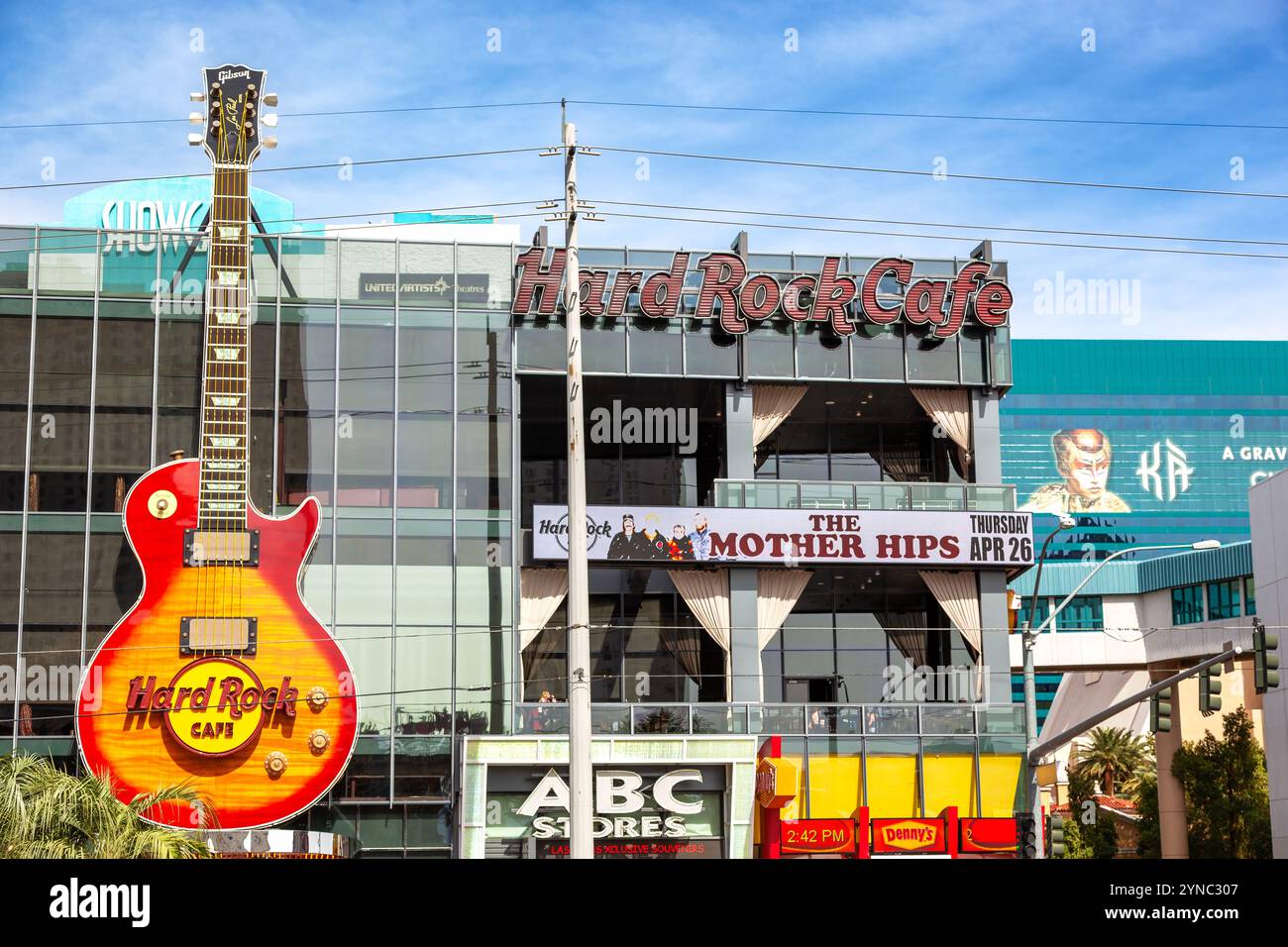 Las Vegas, États-Unis - 18 avril 2012 : extérieur du Hard Rock Cafe sur le Strip, Las Vegas. Restaurant à thème américain et salle de concert rock. Banque D'Images