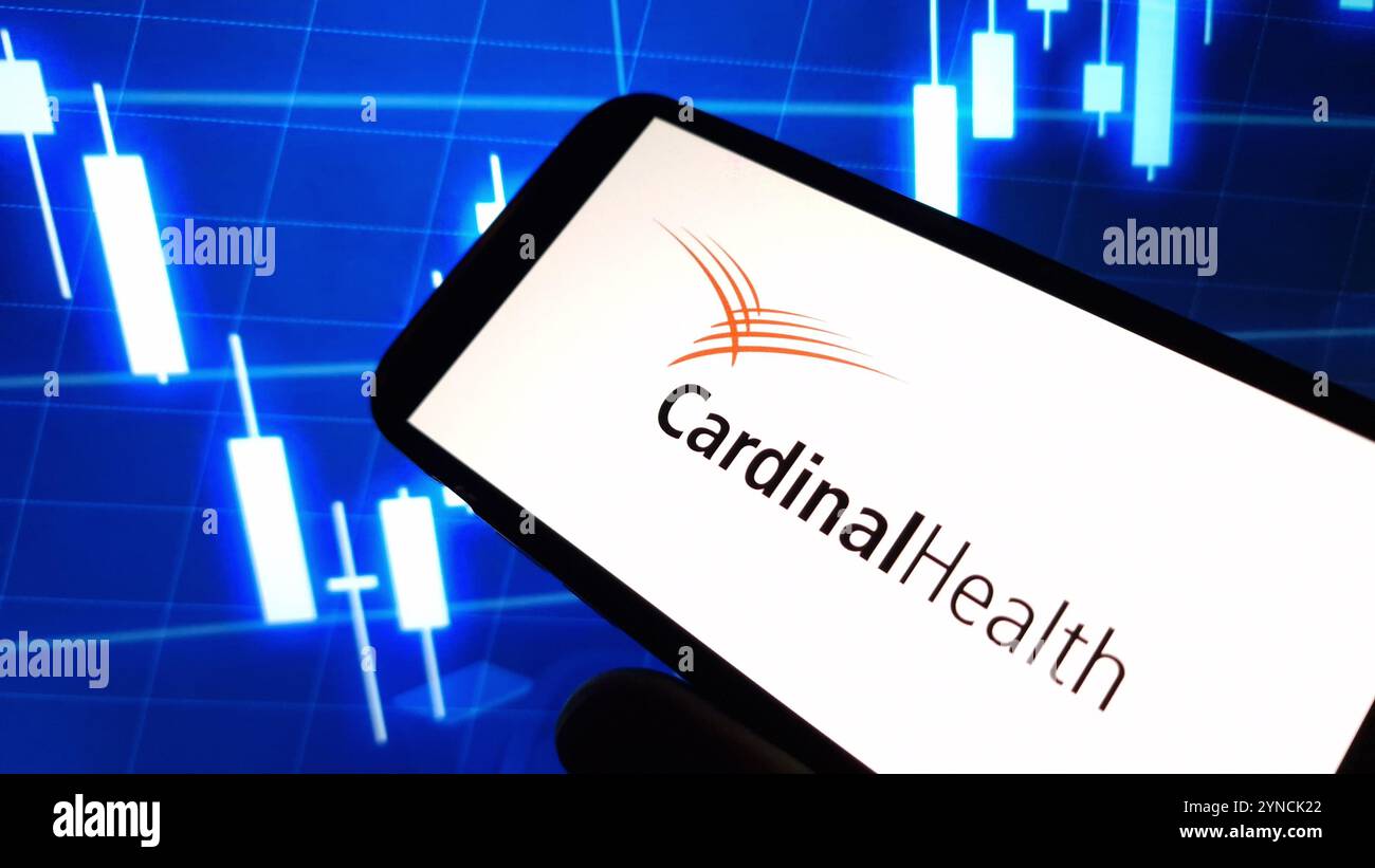 Konskie, Pologne - 24 novembre 2024 : logo de la société Cardinal Health affiché sur le téléphone portable Banque D'Images