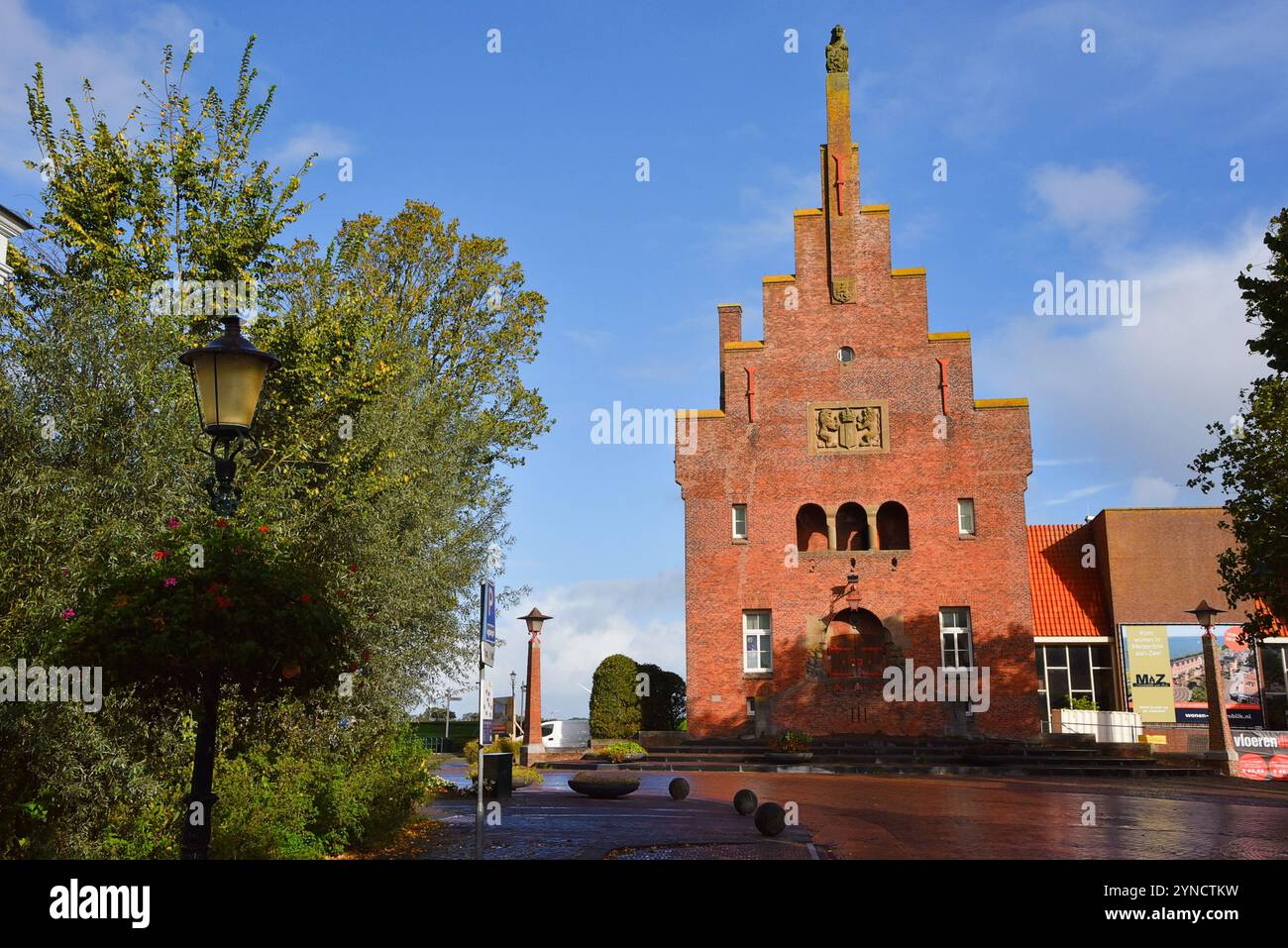 Medemblik, pays-Bas. 5 octobre 2024. L'ancien hôtel de ville de Medemblik, une petite ville en Hollande du Nord. Photo de haute qualité Banque D'Images