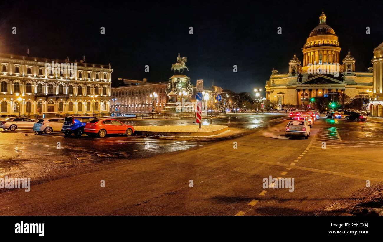 Nuit paysage hivernal de Isaakievskaya Square à Pétersbourg Banque D'Images