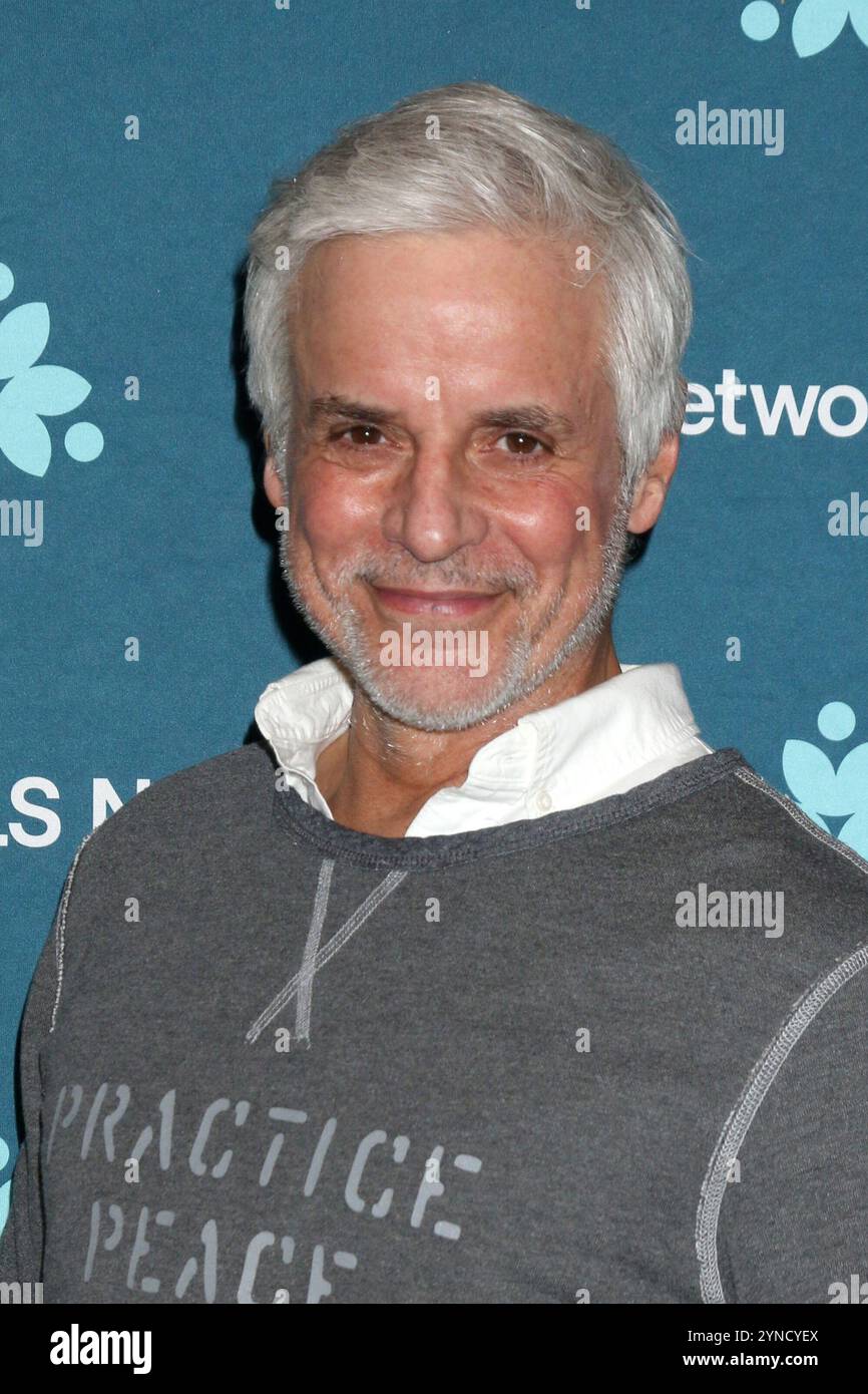 West Hollywood, Californie, États-Unis. CA. 23 novembre 2024. Christian LeBlanc aux arrivées pour l'exposition d'art Molly Wolveck au profit de ALS Research & Care, Pop Up Gallery, West Hollywood, CA, 23 novembre 2024. crédit : Priscilla Grant/Everett Collection/Alamy Live News Banque D'Images