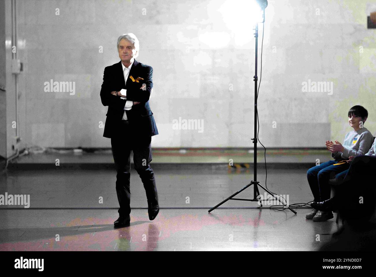 23 novembre 2024, Kiev, Kiev ville, Ukraine : VIKTOR IOUCHTCHENKO, ancien président de l'Ukraine et fondateur du parti Our Orange Block, à Talk with Students au Centre National Ukrainian House dans le centre-ville de Kyivâ€ ™. Les sujets abordés allaient de la Révolution orange, qui a finalement conduit à son élection, à la guerre en cours avec la Russie. (Crédit image : © Andreas Stroh/ZUMA Press Wire) USAGE ÉDITORIAL SEULEMENT! Non destiné à UN USAGE commercial ! Banque D'Images
