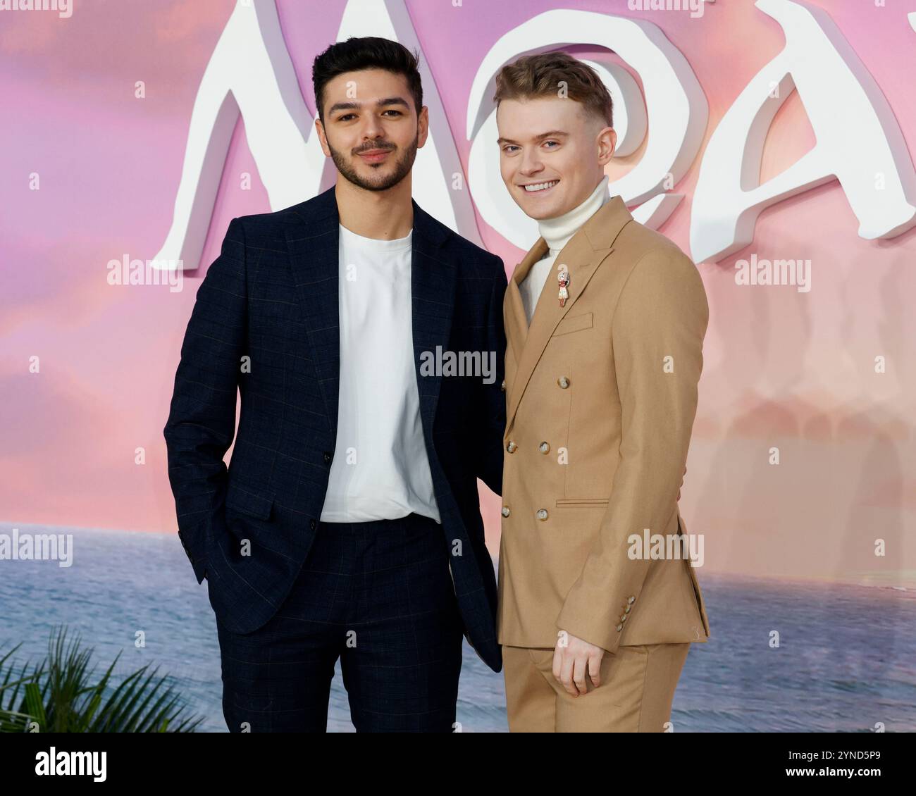 Londres, Royaume-Uni. 24 novembre 2024. Andrew Spanndy et Max Balegde assistent à la première de Moana 2 UK au Cineworld de Leicester Square, Londres. Crédit : SOPA images Limited/Alamy Live News Banque D'Images