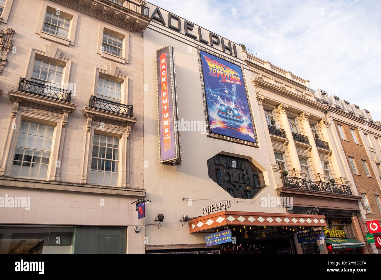LONDRES- 21 NOVEMBRE 2024 : retour vers le futur- la comédie musicale au théâtre Adelphi. Un spectacle West End du film culte classique des années 80. Banque D'Images