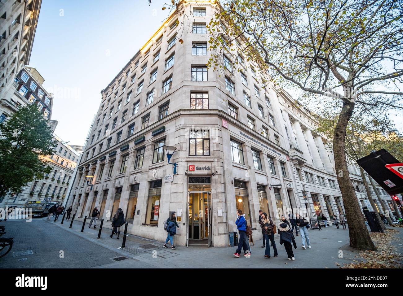 LONDRES - 21 NOVEMBRE 2024 : London School of Economics and Political Science, une prestigieuse université britannique Banque D'Images