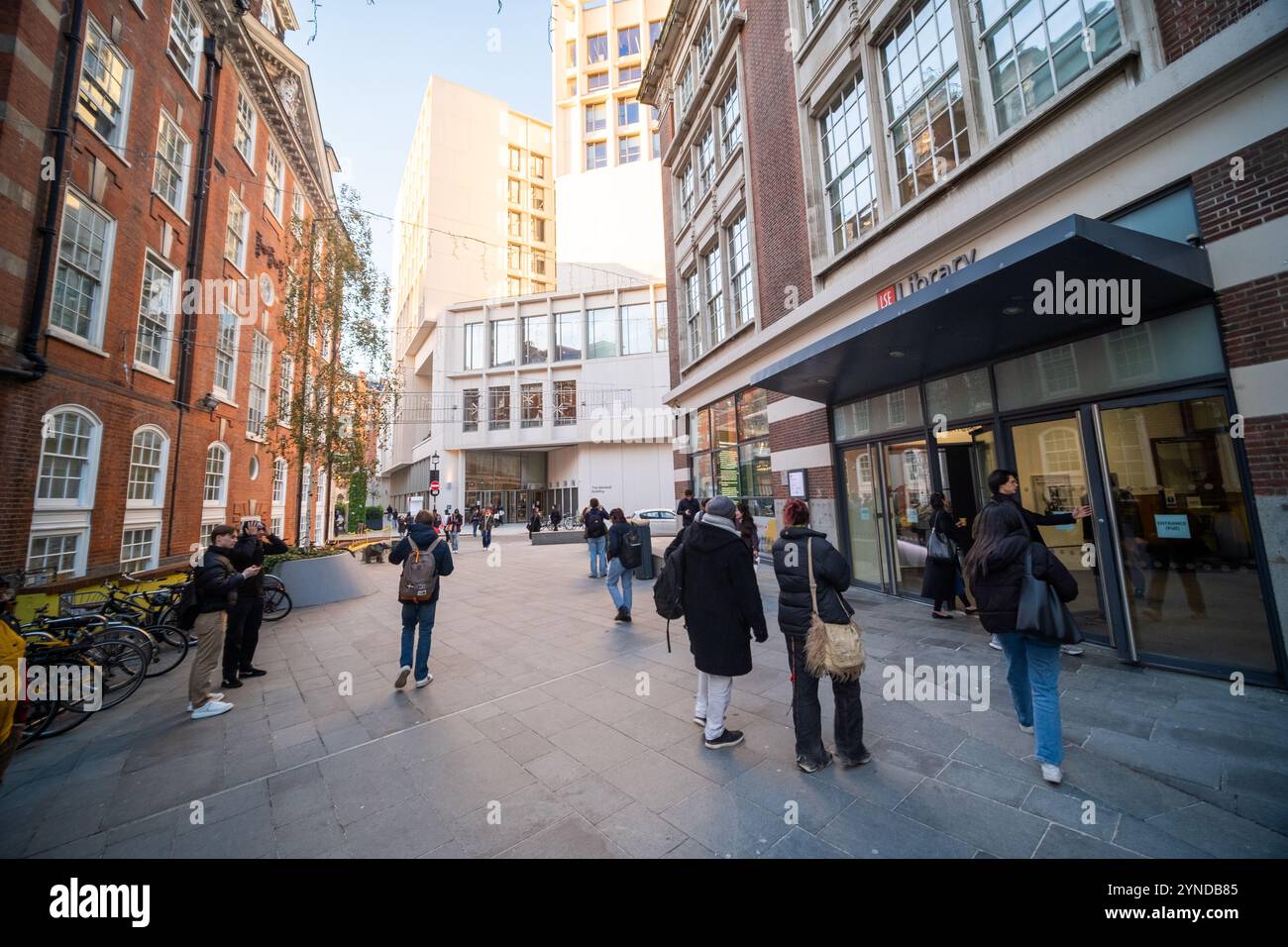LONDRES - 21 NOVEMBRE 2024 : London School of Economics and Political Science, une prestigieuse université britannique Banque D'Images