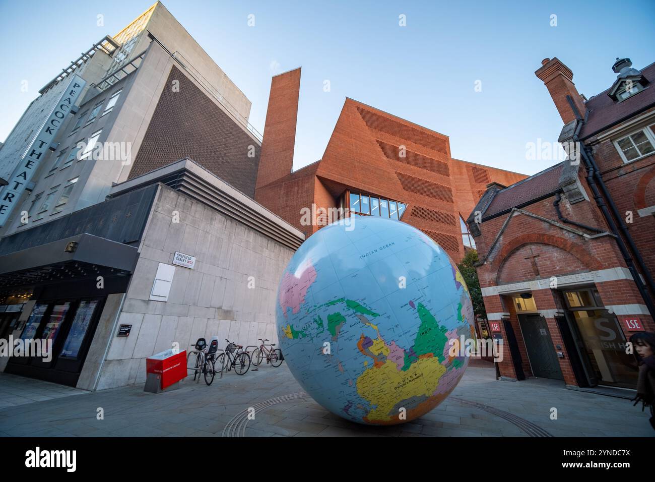 LONDRES - 21 NOVEMBRE 2024 : London School of Economics and Political Science, une prestigieuse université britannique Banque D'Images