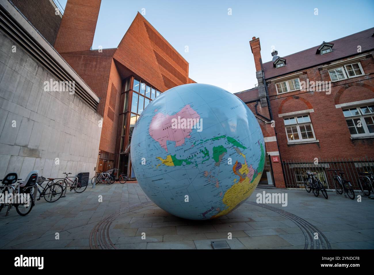 LONDRES - 21 NOVEMBRE 2024 : London School of Economics and Political Science, une prestigieuse université britannique Banque D'Images