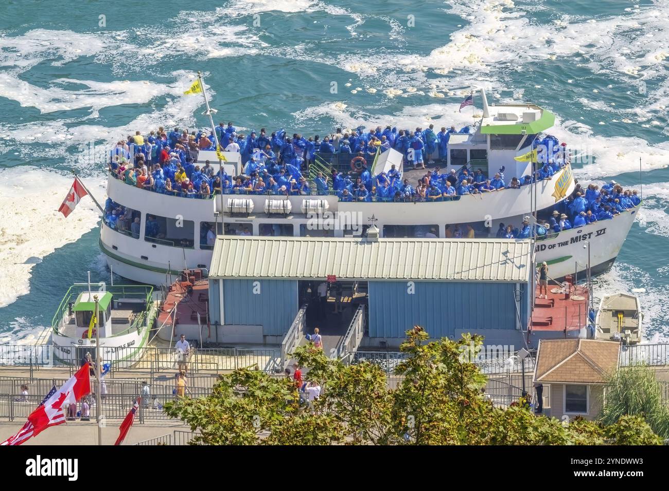 Niagara, Ontario, Canada. 2 janvier 2024. Une excursion en bateau aux chutes du Niagara est sur le point de mettre les voiles Banque D'Images