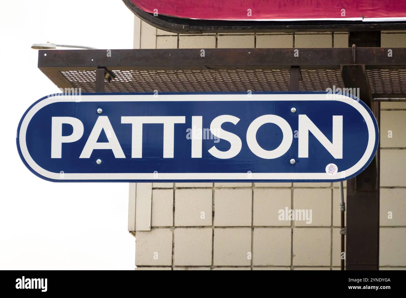 Calgary, Alberta, Canada. 27 juin 2023. Pattison Outdoor Advertising est une entreprise canadienne de publicité extérieure appartenant au Jim Pattison Group Banque D'Images