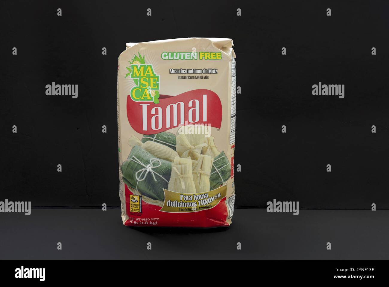 Calgary, Alberta, Canada. 15 septembre 2023. Un paquet Maseca Tamal instant Corn Masa contenant 1,8 kg de produit Banque D'Images