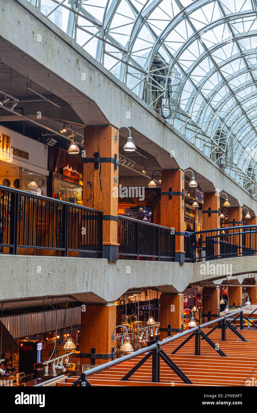 Intérieur du marché Lonsdale Quay à Vancouver Canada Banque D'Images