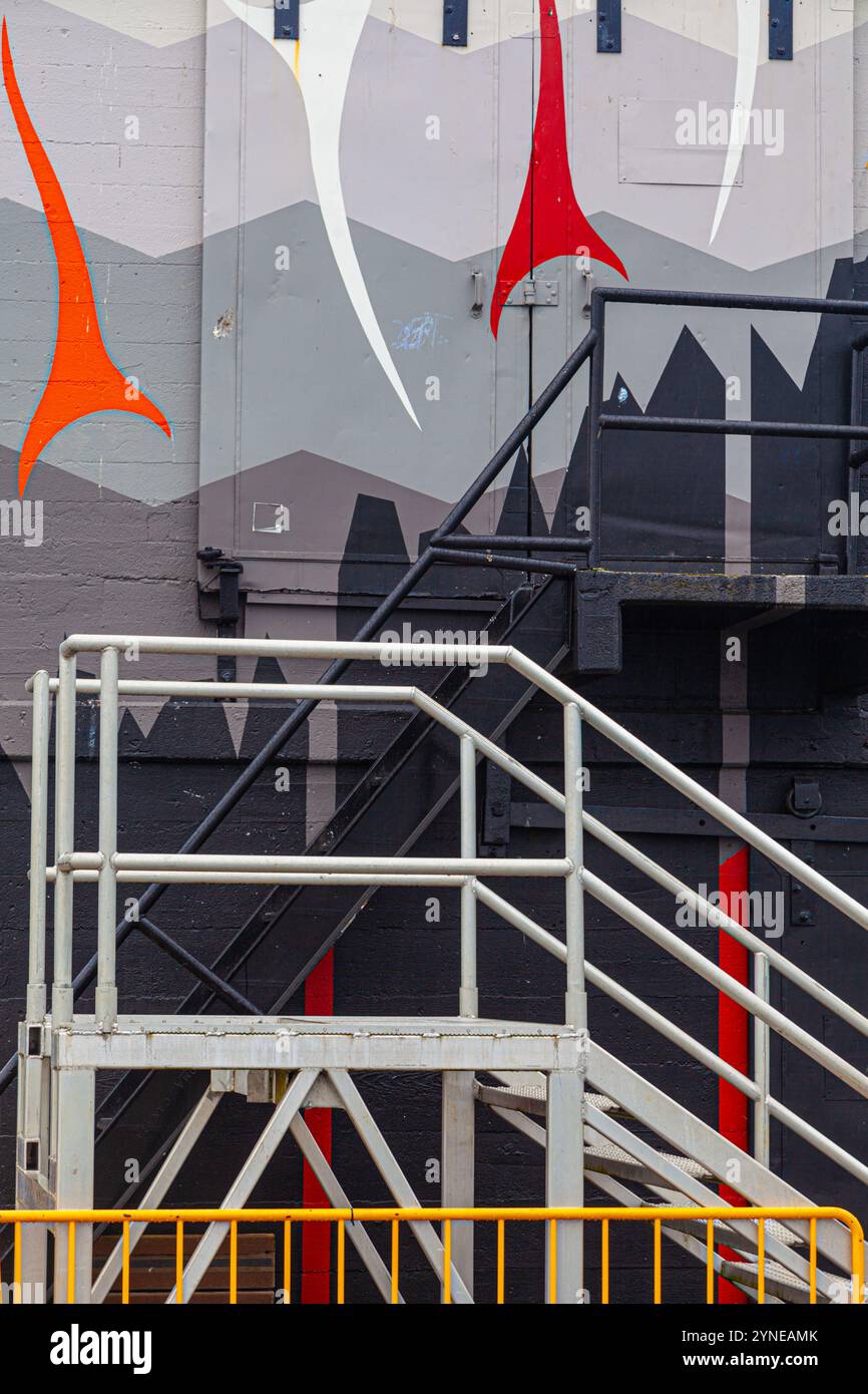 Barrière industrielle et escaliers à Lonsdale Quay à North Vancouver Canada Banque D'Images