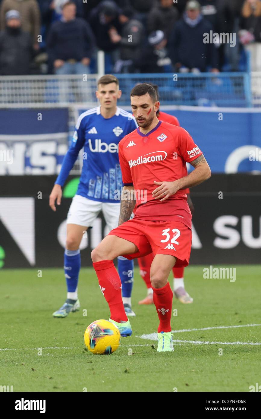 Como, Italie. 24 novembre 2024. Danilo Cataldi de Côme ACF Fiorentina en action lors du match de football Serie A Enilive 2024/2025 entre Côme et Fiorentina au stade Giuseppe Sinigaglia de Côme, dans le nord de l'Italie - dimanche 24 novembre 2024. Sport - Football. (Photo de Antonio Saia/LaPresse) crédit : LaPresse/Alamy Live News Banque D'Images