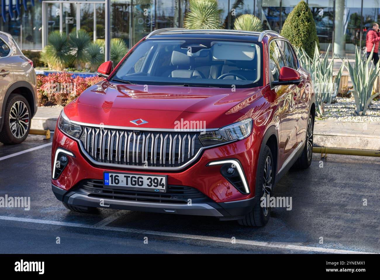 ISTANBUL, TURQUIE - 24 NOVEMBRE 2024 : stand de voitures TOGG T10X au centre commercial Nautilus. L'automobile Enterprise Group de Turquie, ou Togg en abrégé, est un T. Banque D'Images ISTANBUL, TURQUIE - 24 NOVEMBRE 2024 : stand de voitures TOGG T10X au centre commercial Nautilus. L'automobile Enterprise Group de Turquie, ou Togg en abrégé, est un T. Banque D'Images