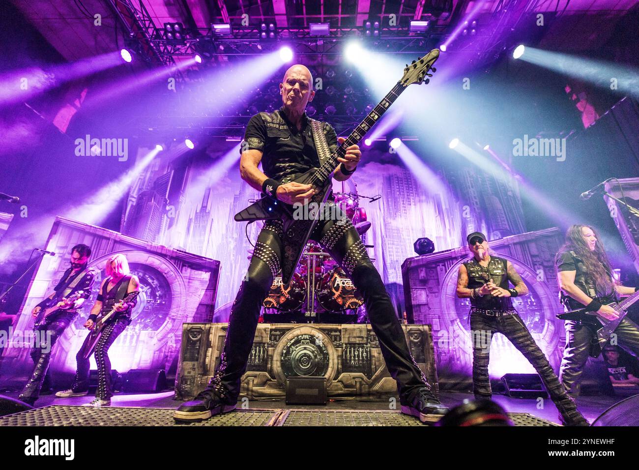 Wolf Hoffmann d'Accept jouant en live le 25 novembre 2024 Banque D'Images