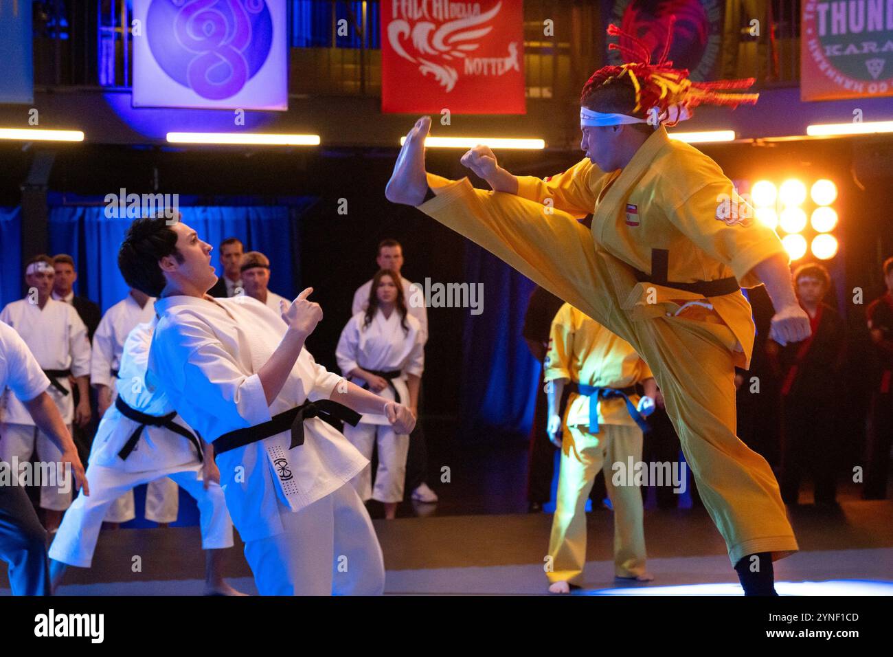 COBRA KAI, de gauche à droite Gianni DeCenzo, Justin Ortiz (front Fighting) ; Ralph Macchio