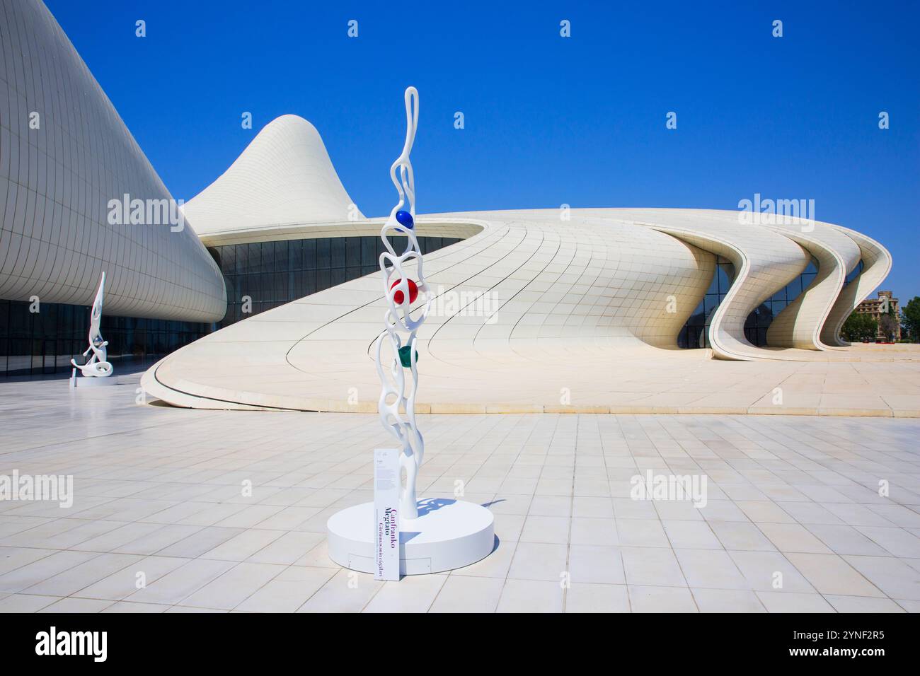Le Centre culturel Heydar Aliyev (2012) de l'architecte primée Zaha Hadid (1950-2016) à Bakou Azerbaïdjan Banque D'Images
