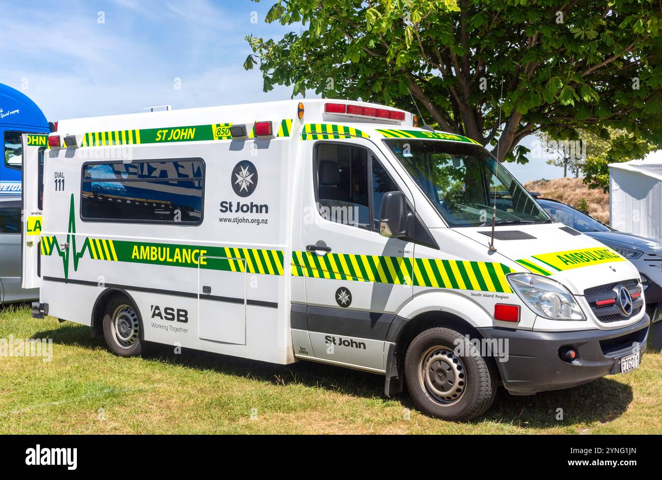 Ambulance St John au défilé de Noël, Canterbury A&P Showgrounds, Wigram, Christchurch (Ōtautahi), Canterbury, nouvelle-Zélande Banque D'Images Ambulance St John au défilé de Noël, Canterbury A&P Showgrounds, Wigram, Christchurch (Ōtautahi), Canterbury, nouvelle-Zélande Banque D'Images