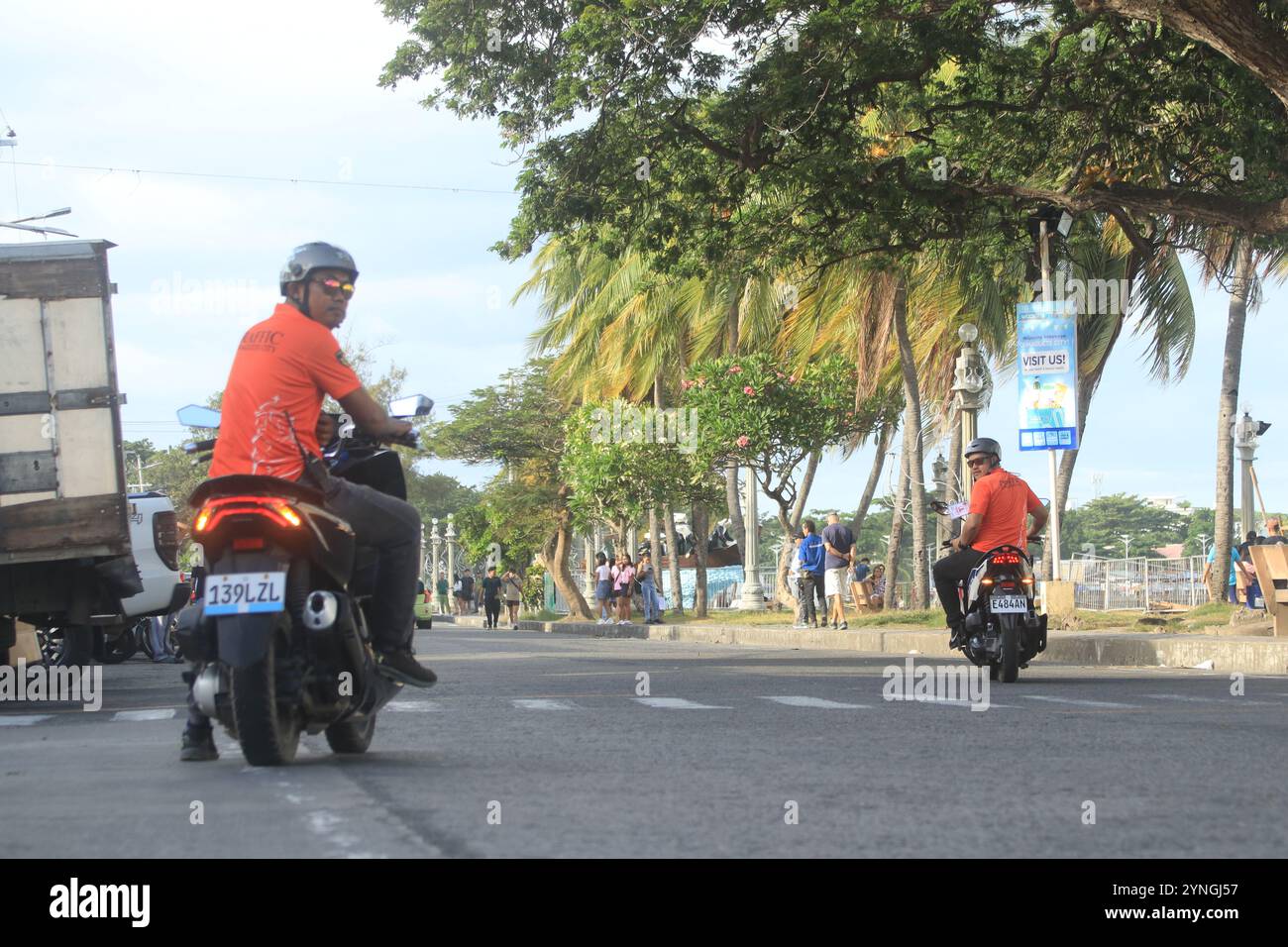 76e Journée de la Charte de Dumaguete City défilé civique et militaire Banque D'Images