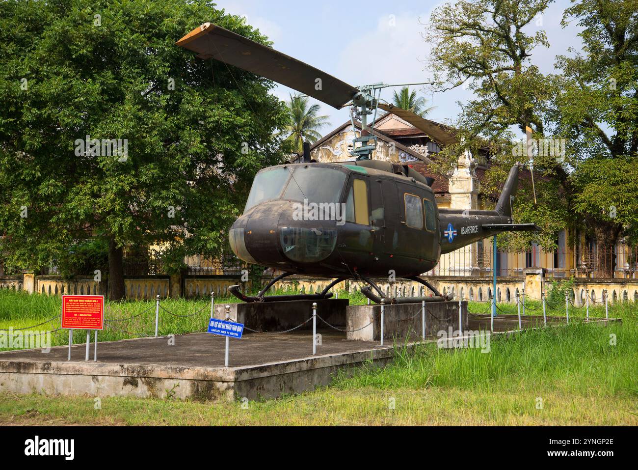 HUE, VIETNAM - 08 JANVIER 2016 : hélicoptère UH-1 au Musée de la ville de Hue. Vietnam Banque D'Images