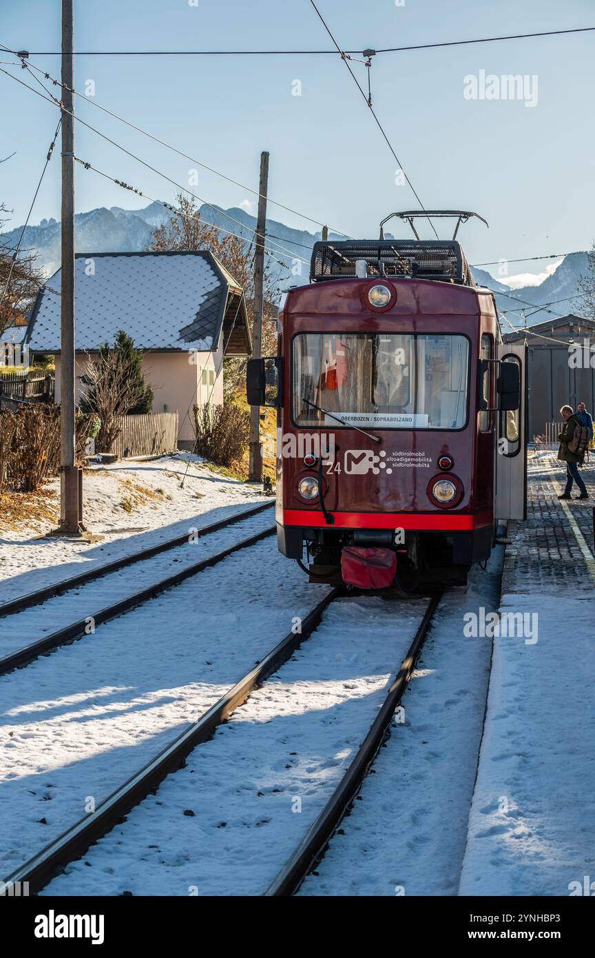 Old Renon Railway. Trains de haute montagne et connexions en hiver Banque D'Images