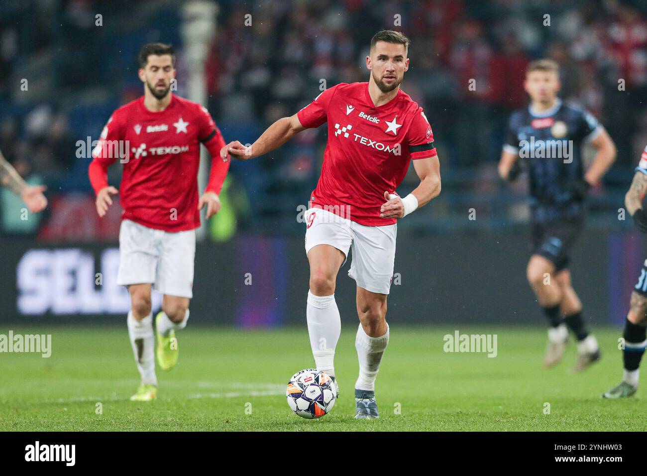 Cracovie, Pologne. 22 novembre 2024. Lukasz Zwolinski de Wisla Cracovie vu en action lors du match de football BETCLIC 1 POLISH LEAGUE 2024/2025 entre Wisla Cracovie et Stal Rzeszow au stade Municipal. Score final : Wisla Krakow 1:1 Stal Rzeszow. (Photo de Grzegorz Wajda/SOPA images/SIPA USA) crédit : SIPA USA/Alamy Live News Banque D'Images