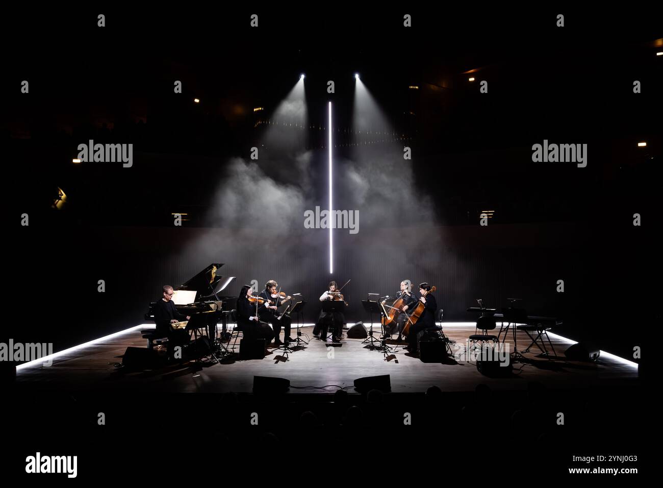 Copenhague, Danemark. 25 novembre 2024. Le compositeur et musicien germano-britannique Max Richter donne un concert au DR Koncerthuset à Copenhague. Crédit : Gonzales photo/Alamy Live News Banque D'Images