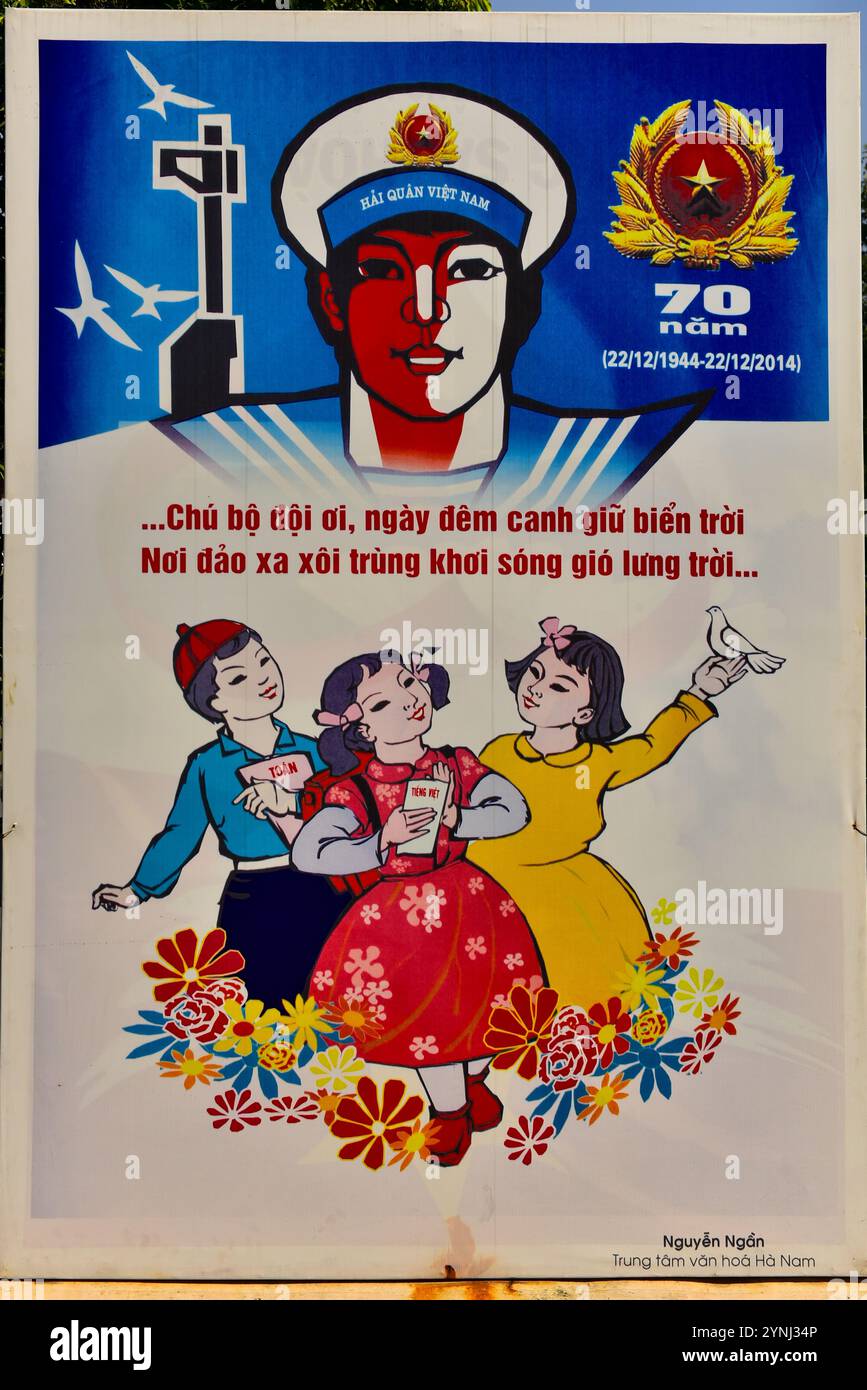 Affiche célébrant le 70e anniversaire de la fondation de l'Armée populaire du Vietnam. Décembre 2014, Hanoi , Vietnam Banque D'Images