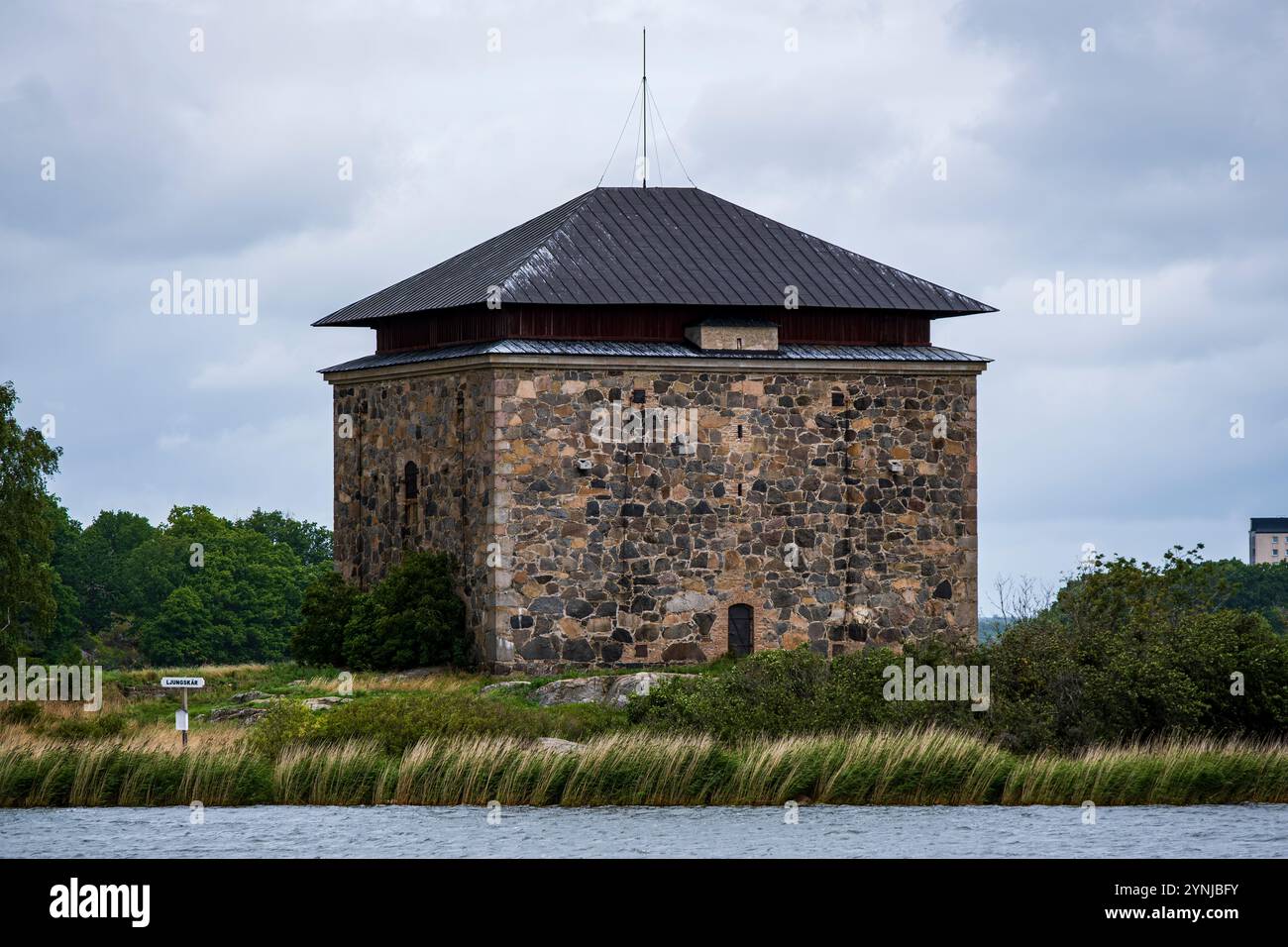 Ce qu'on appelle Kruthuset, une tour de poudreuse historique sur Ljungskär, une île de l'archipel de Karlskrona, Blekinge län, Suède. Banque D'Images