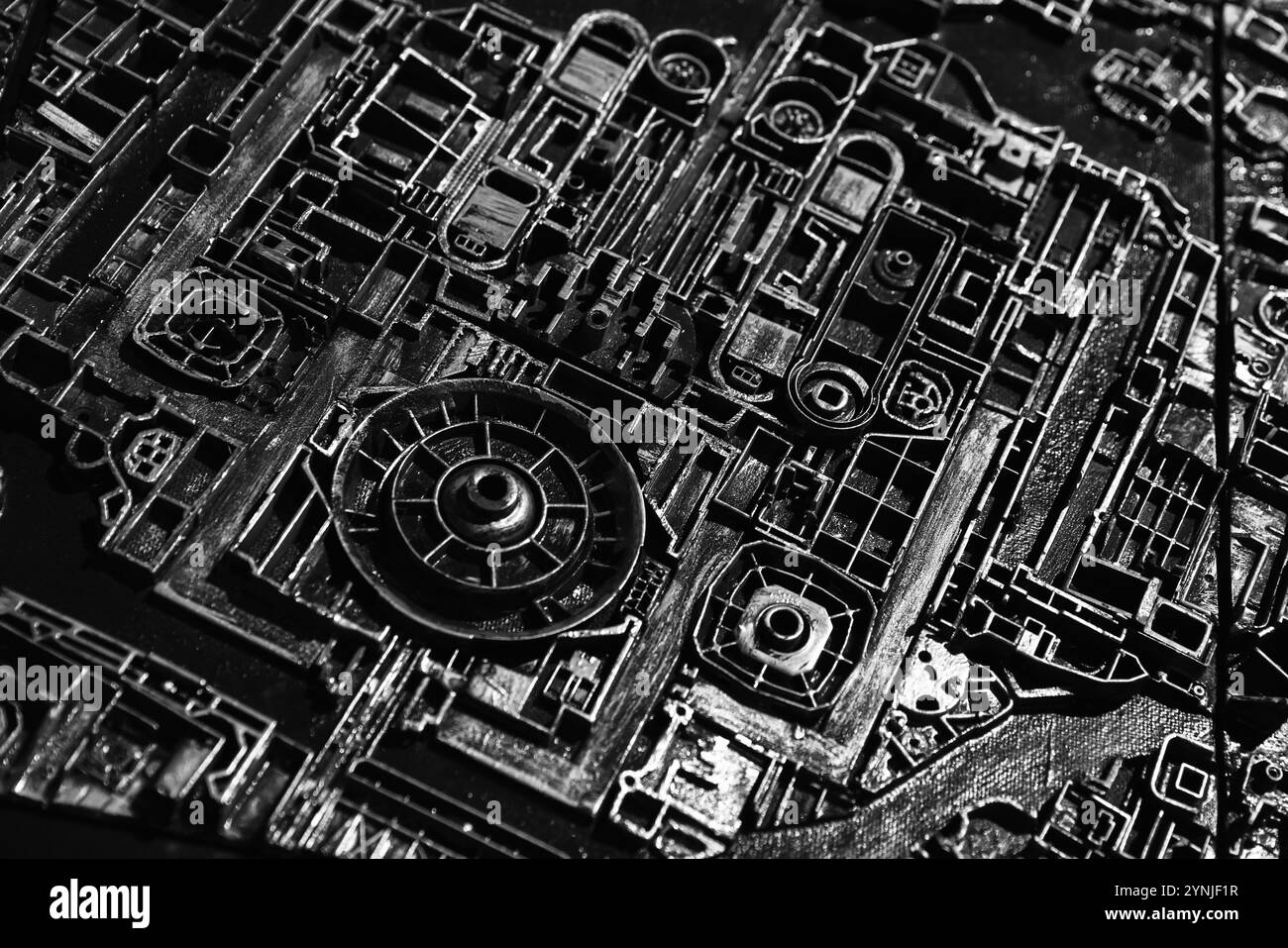 Fond de panneau industriel noir abstrait, motif de détails sombres brillants, photo noir et blanc Banque D'Images