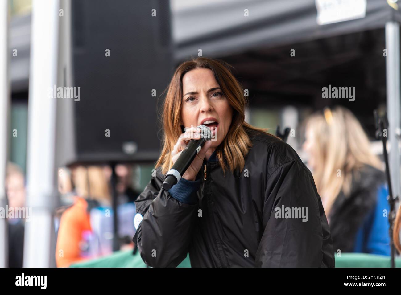 Melanie C chantant à l'événement March4Women dans le cadre de la Journée internationale de la femme. Melanie Chisholm anciennement avec les Spice Girls Banque D'Images