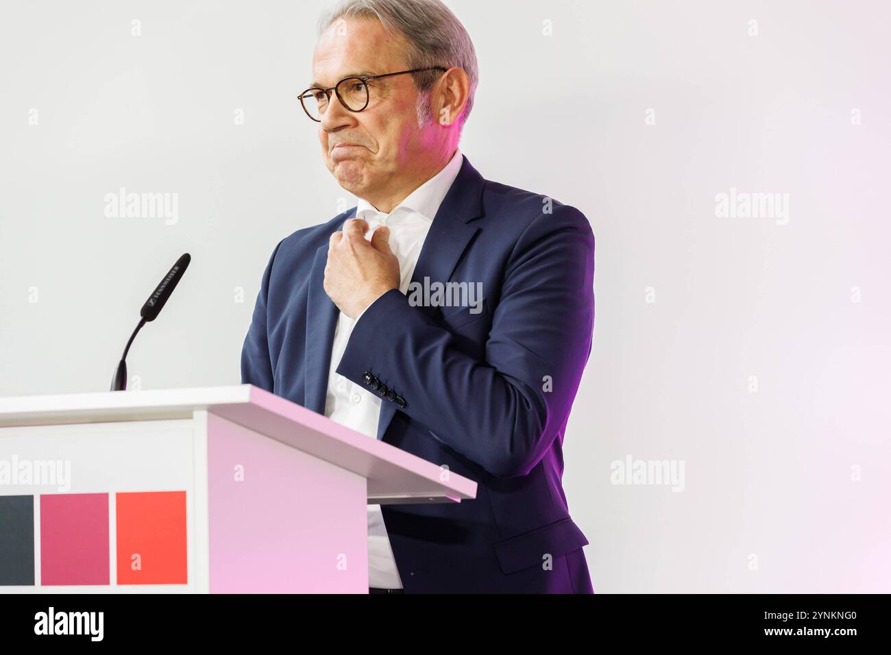 Georg Maier SPD, geschäftsführender Inneminister, 22.11.2024, Erfurt Deutschland, Politik, Vorstellung Regierungsvertrag Koalitionsvertrag Thüringen zwischen CDU, BSW und SPD *** Georg Maier SPD, ministre de l'intérieur par intérim , 22 11 2024, Erfurt Allemagne , politique, présentation de l'accord de coalition entre la CDU, la BSW et le SPD en Thuringe xprx Banque D'Images