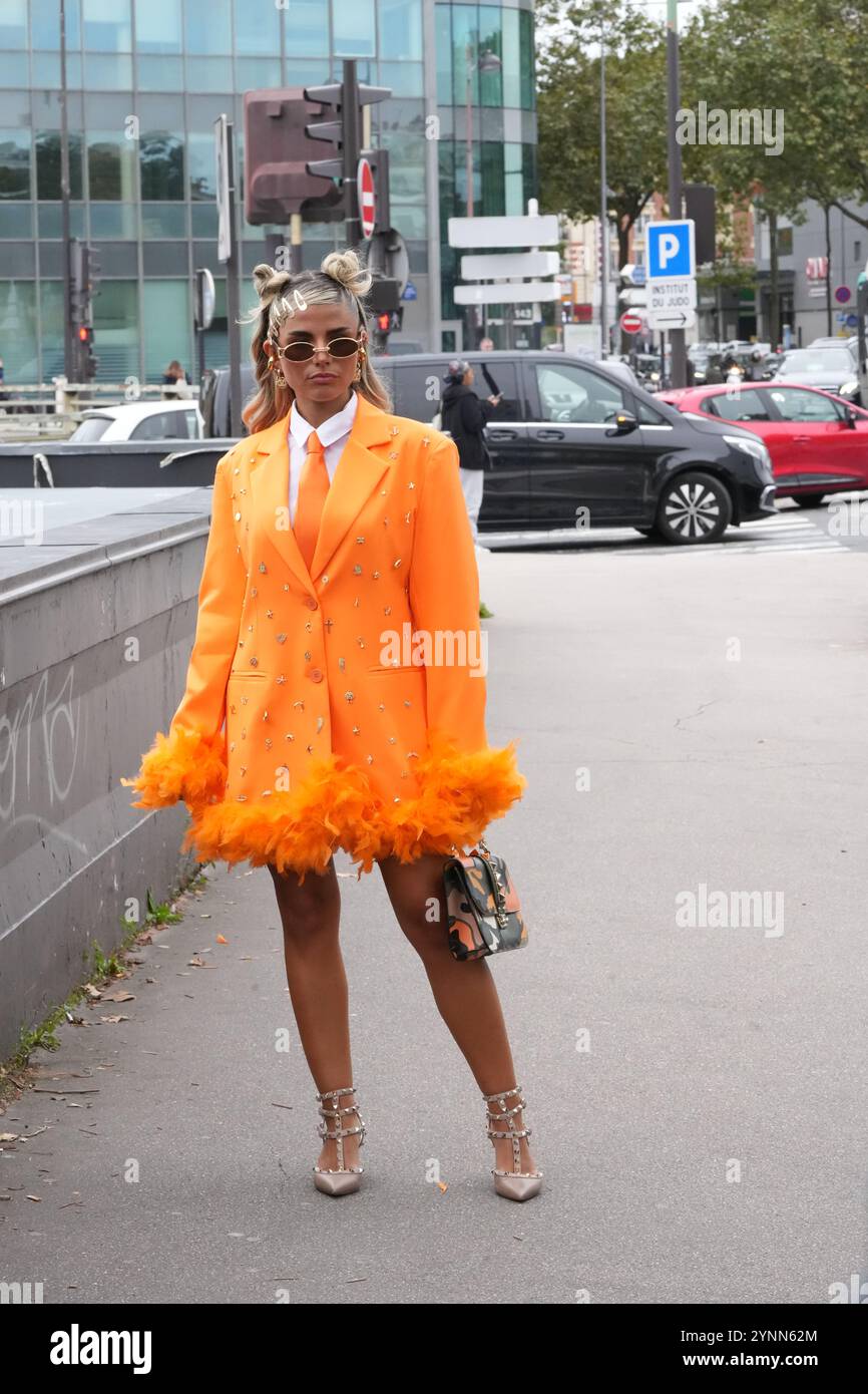 Carla frigo assiste au défilé Maison Valentino lors de la Paris Fashion week SS25 le 29 septembre 2024. Banque D'Images