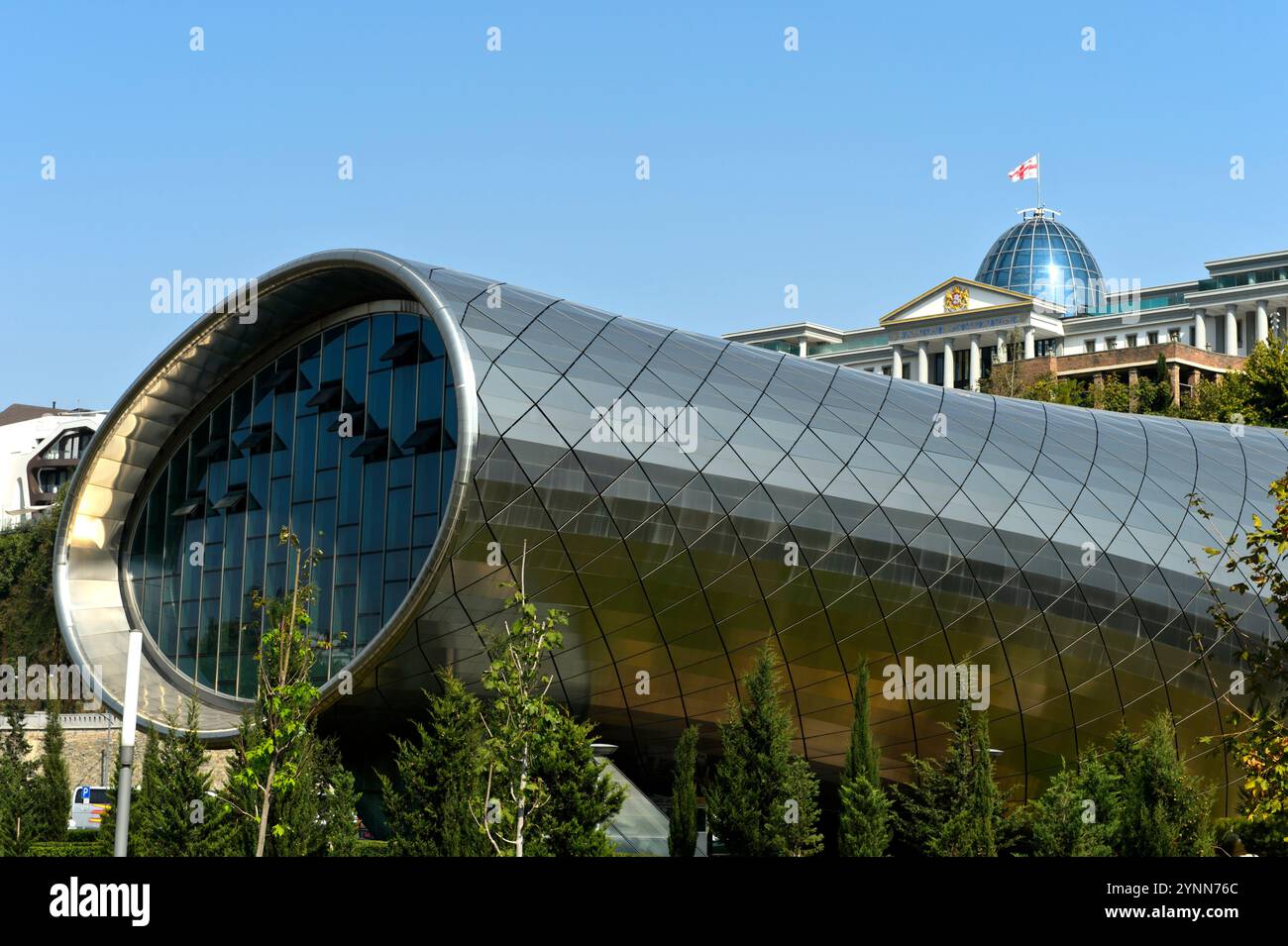 Bâtiment de théâtre futuriste et salle d'exposition à Rike City Park, Tbilissi, Géorgie Banque D'Images