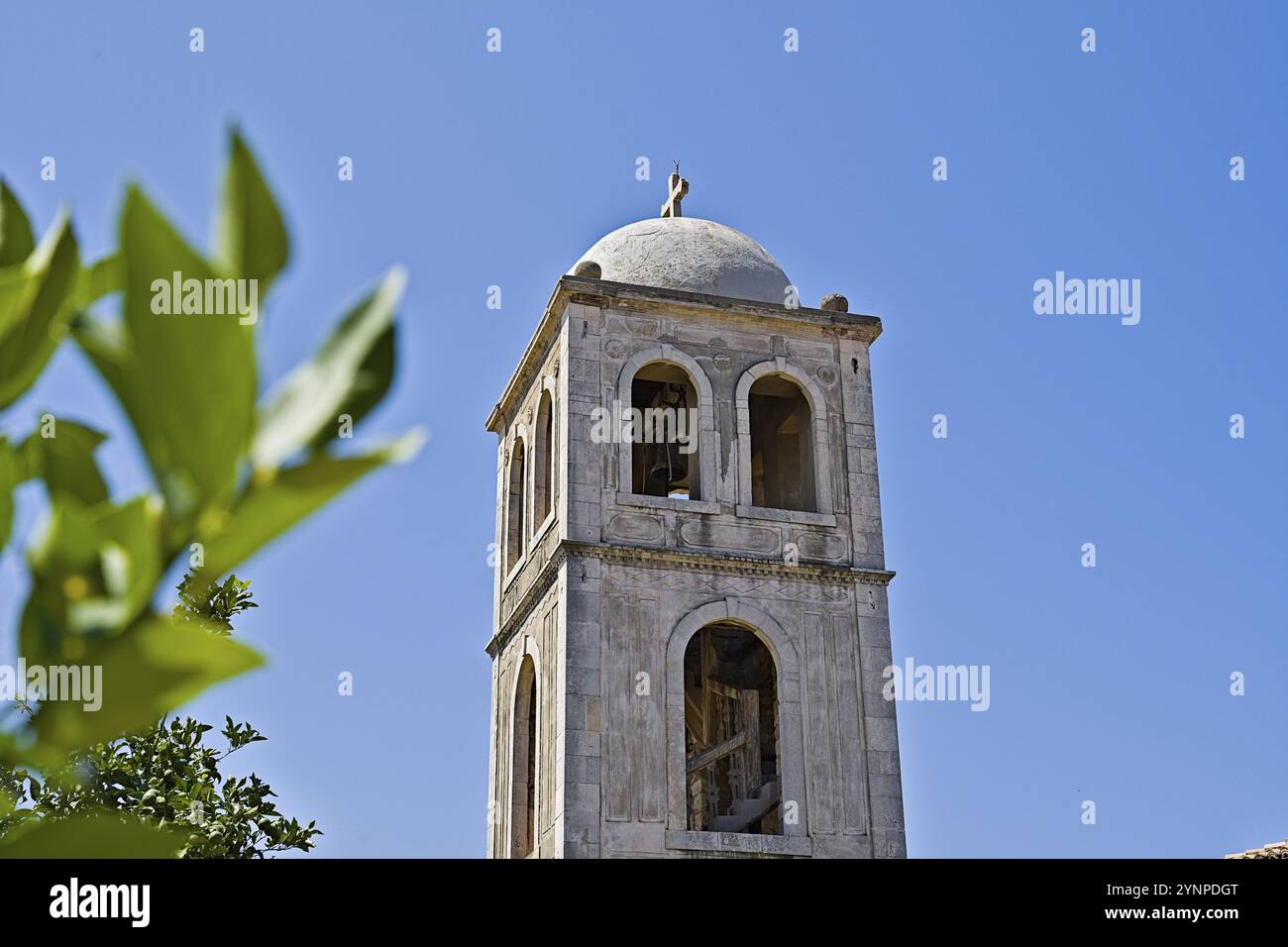 Le clocher du monastère de Sainte Marie. Il est situé dans les locaux du parc archéologique d'Apollonia Banque D'Images