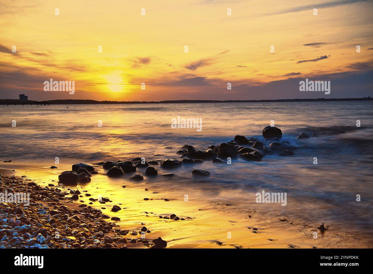 Coucher de soleil sur la plage de Niendorf sur la mer baltique Banque D'Images
