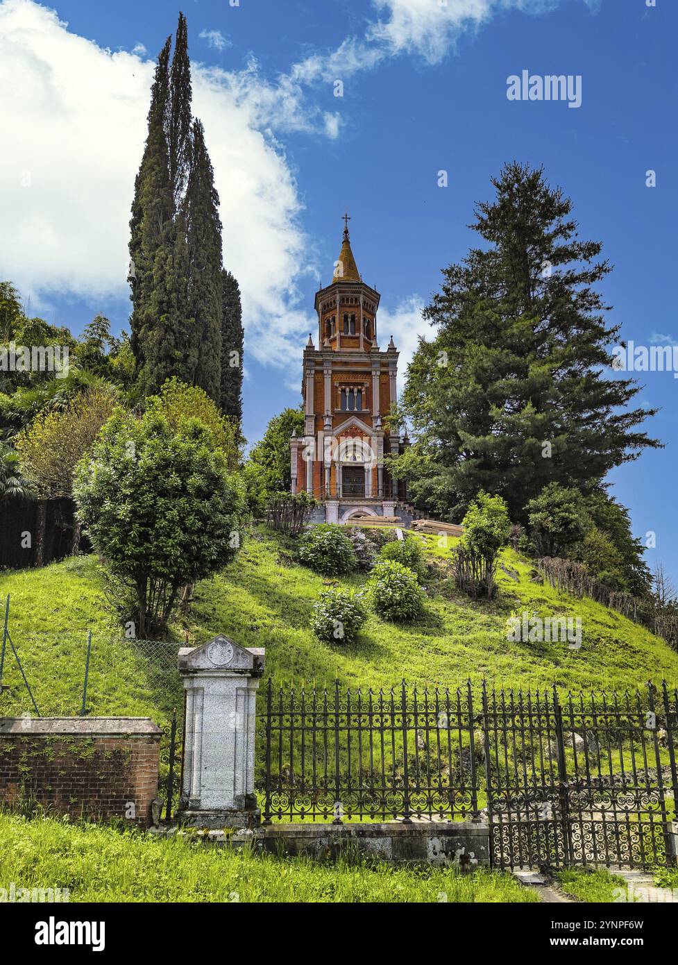 Une vue d'une petite église à Bellagio sur le lac de Côme Banque D'Images