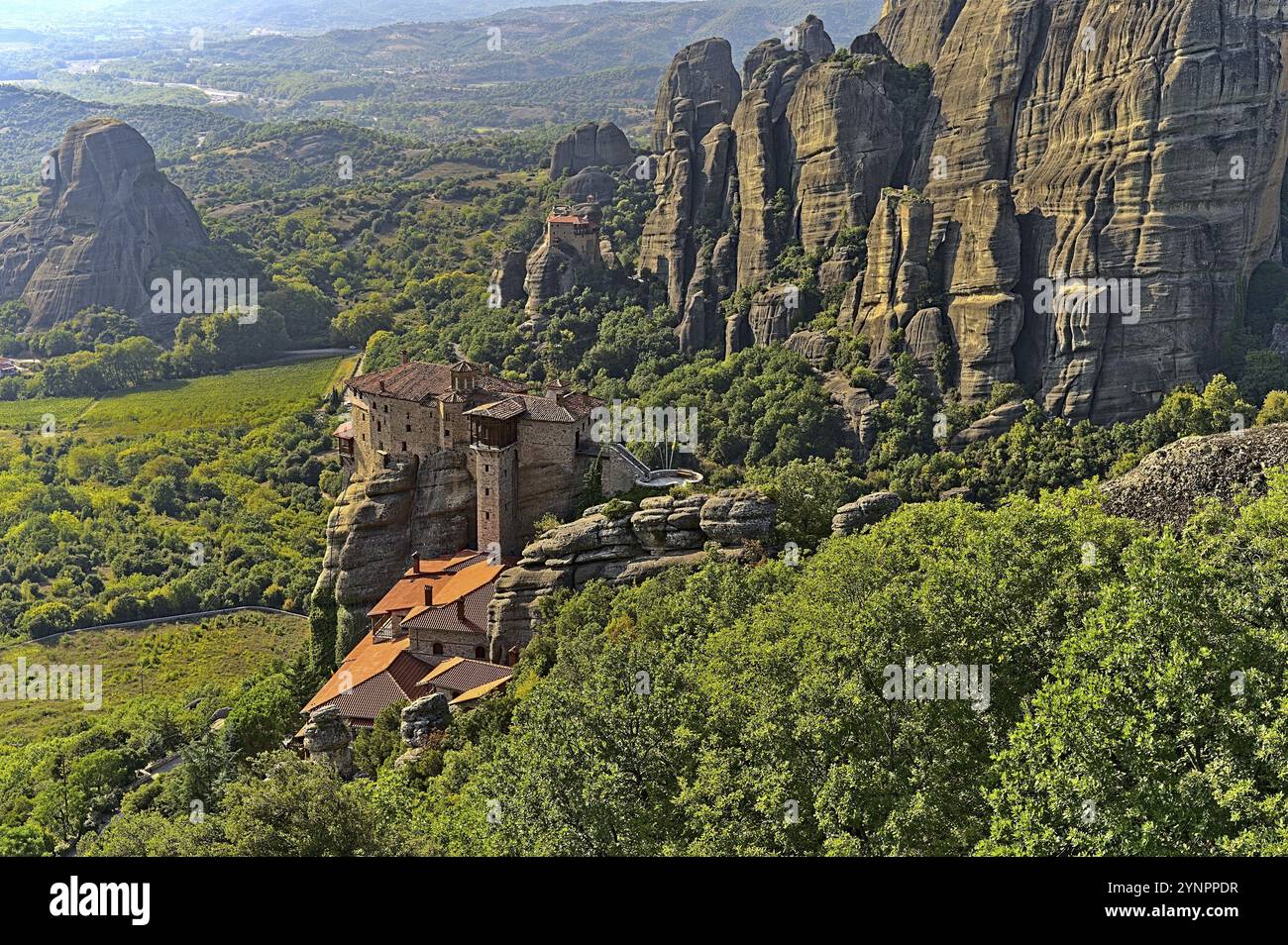 Monastère Saint-Nicolas et monastère de Rousanou photographiés par une journée ensoleillée Banque D'Images