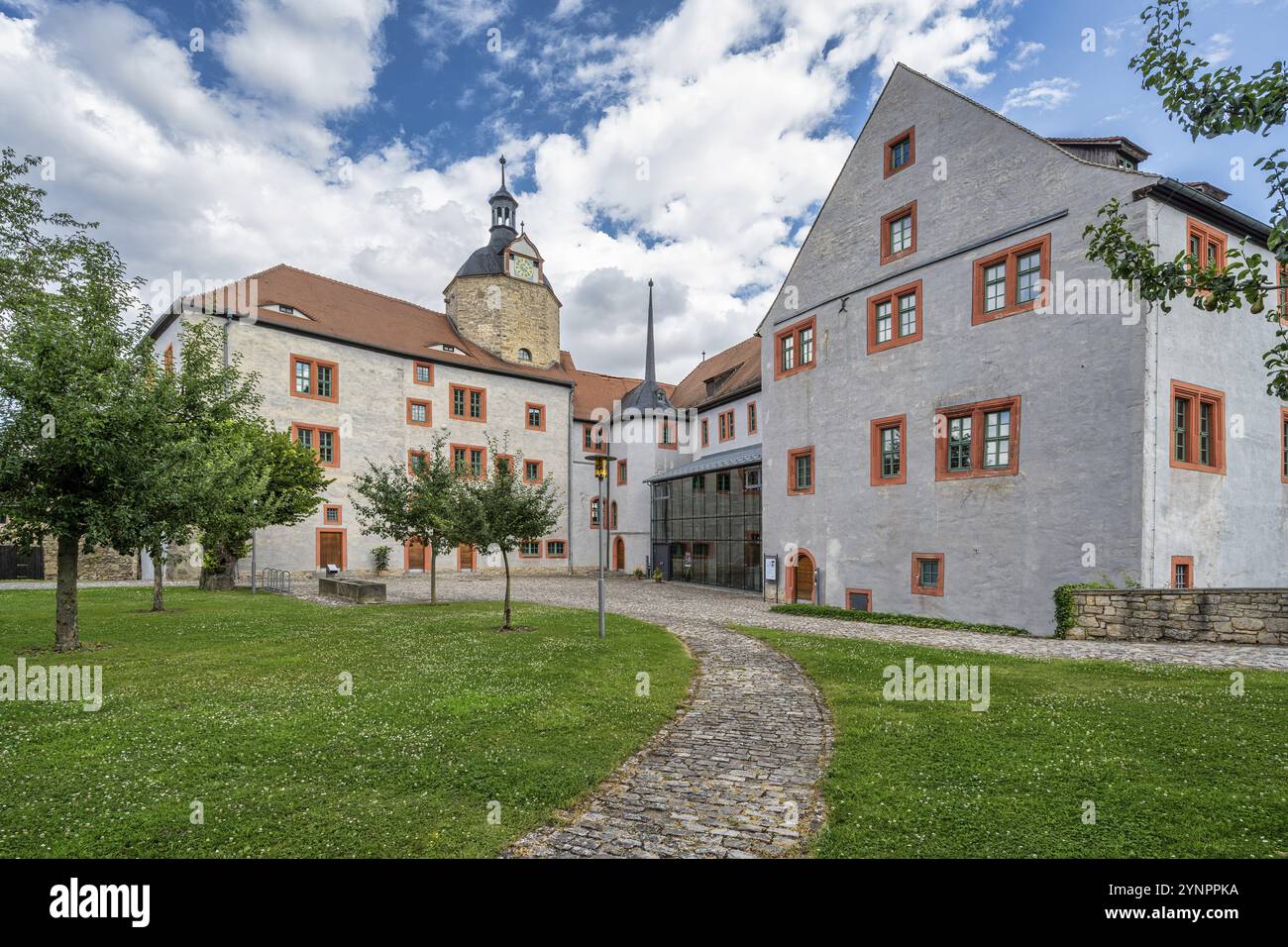 Une vue sur le parc et les châteaux de Dornbourg près d'Iéna en Thuringe en été Banque D'Images