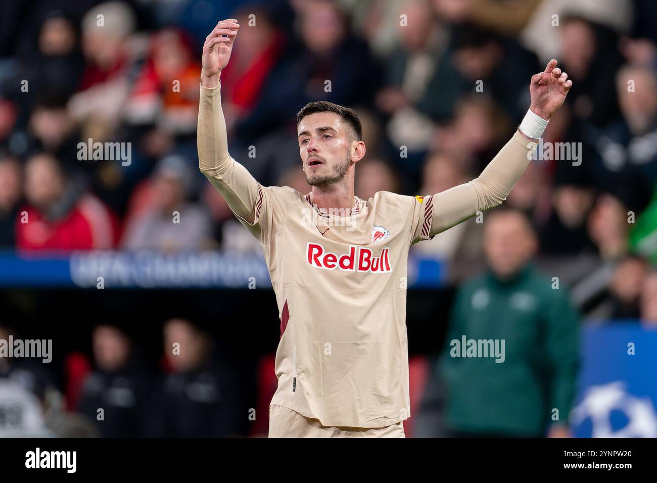 Leverkusen, Allemagne. 26 novembre 2024. LEVERKUSEN, ALLEMAGNE - NOVEMBRE 26 : Aleksa Terzic du FC Salzburg réagit lors du match MD5 de la phase de la Ligue des champions 2024/25 de l'UEFA entre le Bayer 04 Leverkusen et le FC Salzburg à la BayArena le 26 novembre 2024 à Leverkusen, Allemagne. (Photo de Joris Verwijst/Orange Pictures) crédit : Orange pics BV/Alamy Live News Banque D'Images