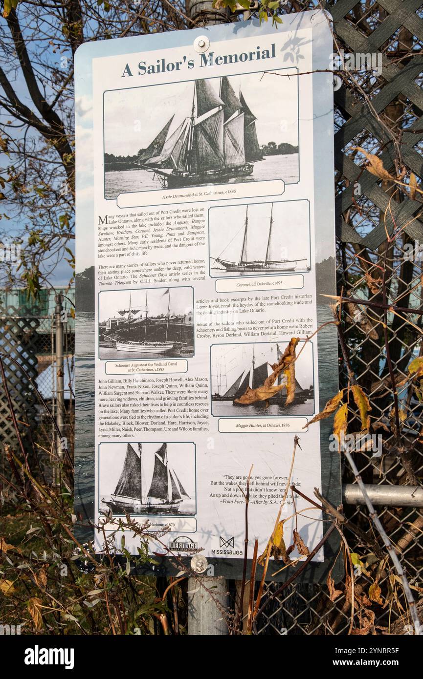 Signe commémoratif d'un marin de navires perdus au parc JJ Plaus à Port Credit, Mississauga, Toronto, Ontario, Canada Banque D'Images