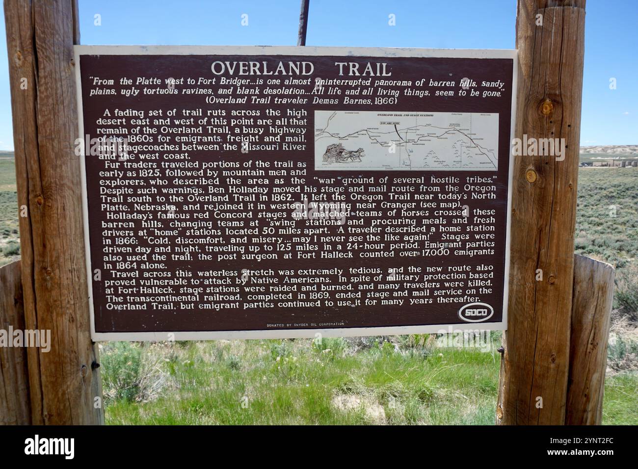 Marqueur historique de l'Overland Trail, une route d'autocar Wells Fargo des années 1860 et une autoroute d'émigration pour les colons qui se déplacent vers l'ouest à travers le Wyoming. Banque D'Images